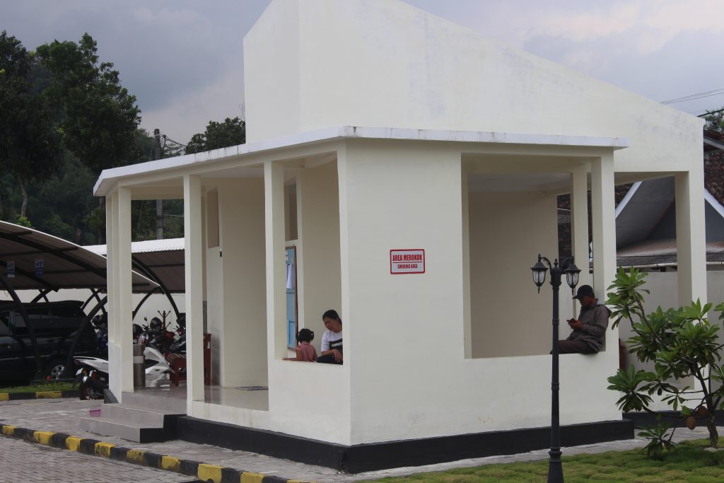 RUANG TUNGGU TERBUKA